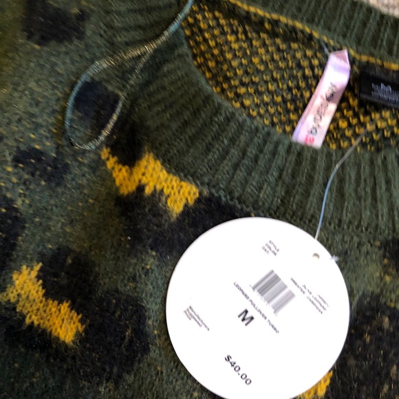 Cute animal print sweater size S/ M   runs small - Picture 2 of 2